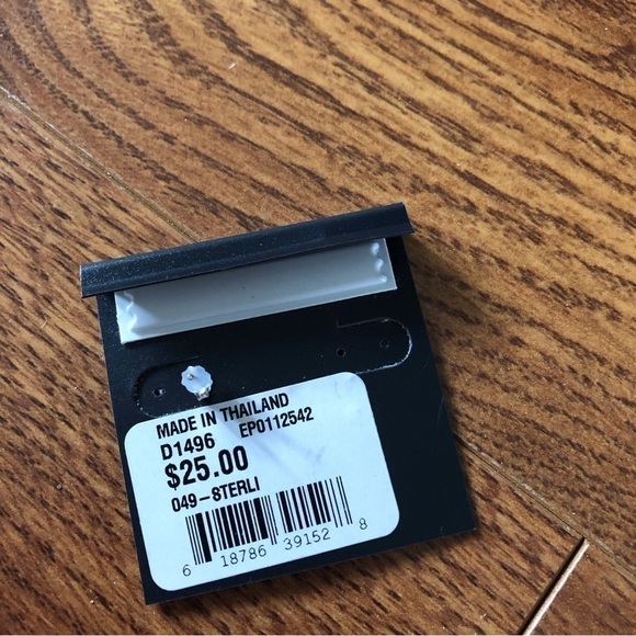 Sterling Sliver star earring - Picture 2 of 2